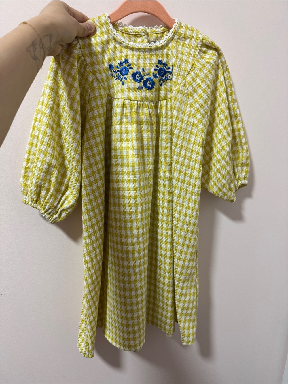 Girls Yellow Gingham Embroidered Puff-Sleeve Dress